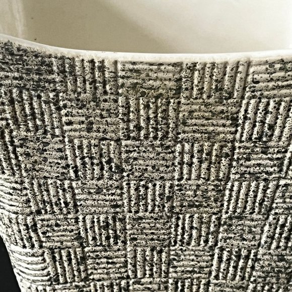 Vintage Shawnee Pottery Basketweave Planter // "Elegance" Line // Silver Speckle - Picture 3 of 6